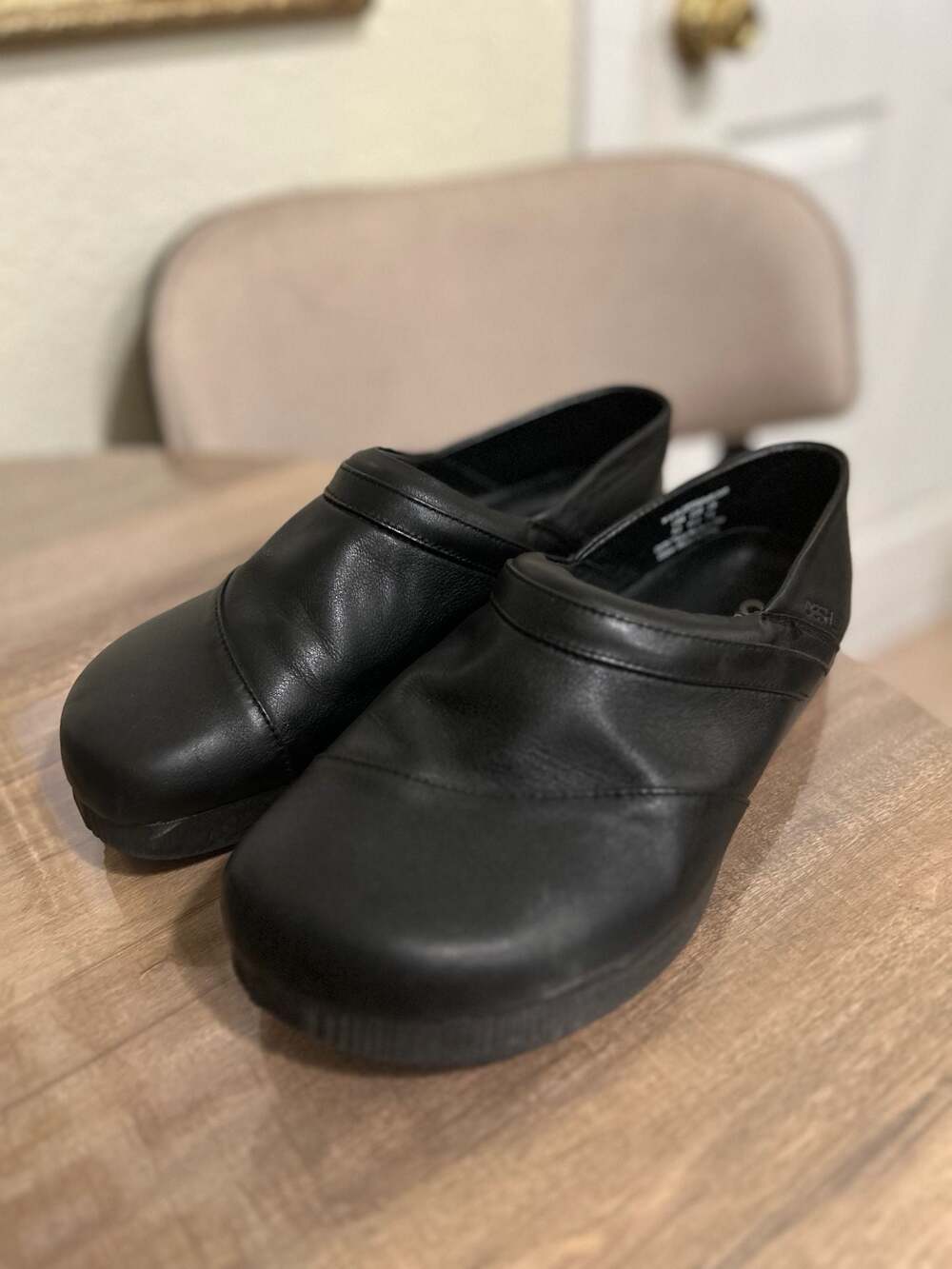 OESH Women's Leather Comfort Clogs Black